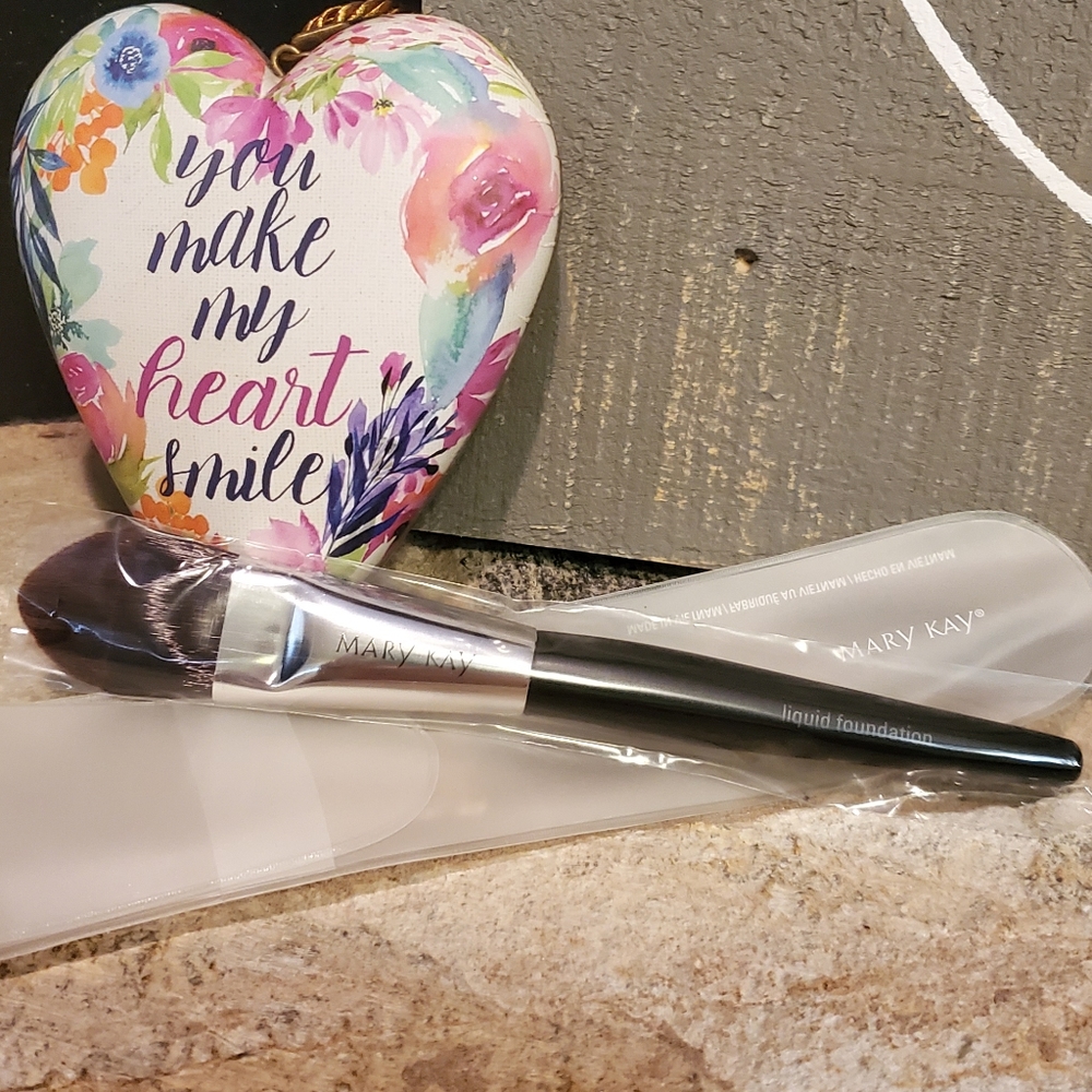*NEW* Mary Kay Liquid Foundation Brush